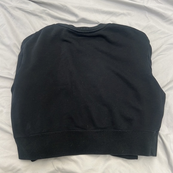Nike women’s crop sweater. Great condition. Size medium, colour black - Picture 5 of 7